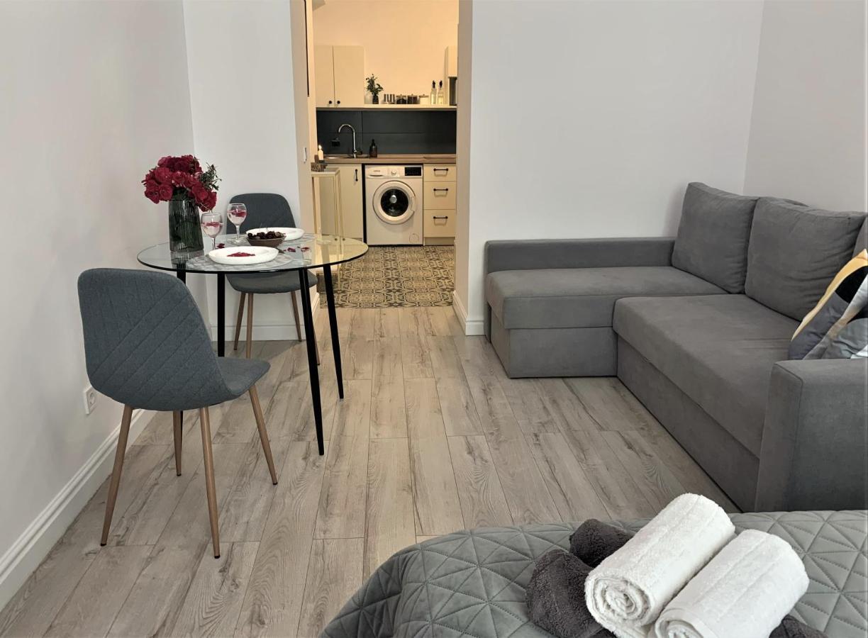 Iris Apartment On Popovich 利沃夫 外观 照片