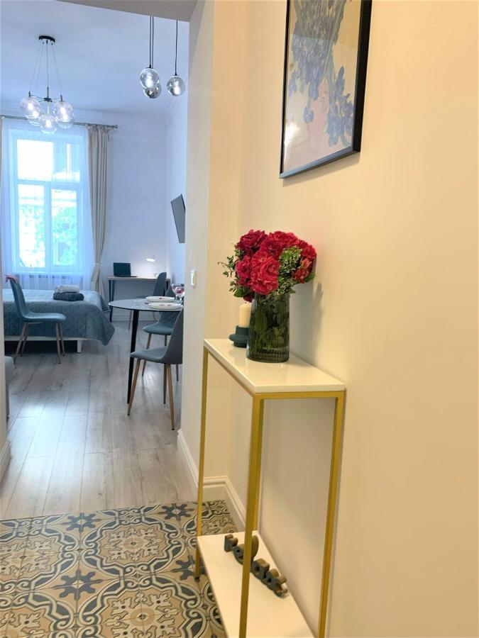 Iris Apartment On Popovich 利沃夫 外观 照片